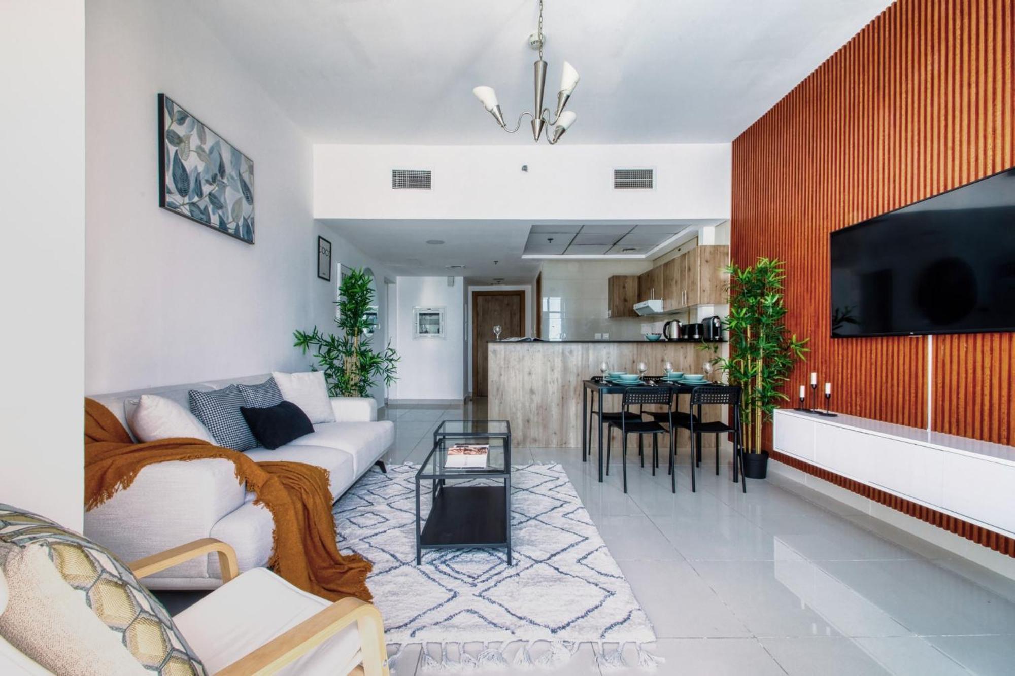 Iconic 2br With Marina Views Apartment