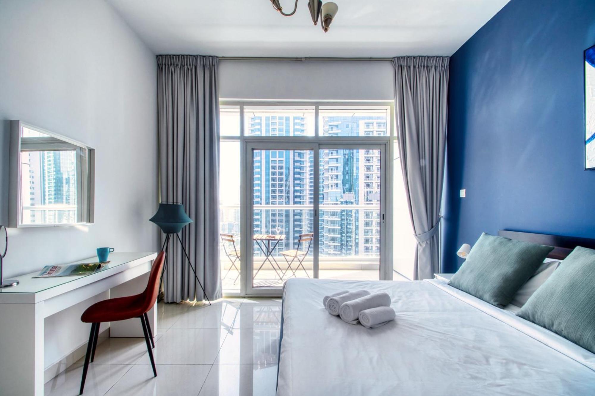 Iconic 2br With Marina Views شقة